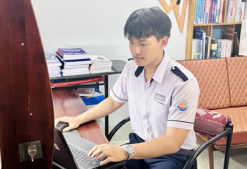 Nam sinh Đắk Lắk mê Toán, giành ngôi thủ khoa khối A toàn quốc- Ảnh 2.