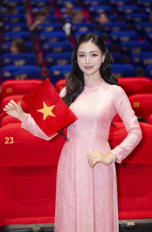 Hòa Minzy bật khóc khi hát OST Mưa Đỏ, nghẹn ngào chia sẻ về hai câu thoại đắt giá trong phim- Ảnh 4.
