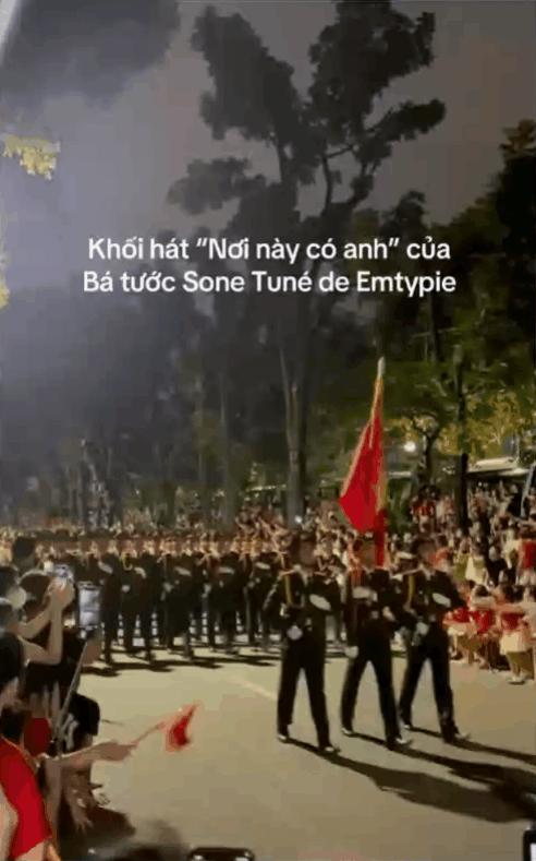 Thêm hit 400 triệu view được khối diễu binh vừa đi vừa hát, hot thế này Sơn Tùng không đi diễu hành thì phí!- Ảnh 1.