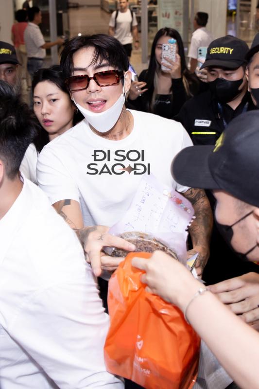 “Chồng quốc dân” DPR IAN khiến fan Việt mất ngủ, còn thả tim 1 cô nàng có visual xinh ngất ngây- Ảnh 1.