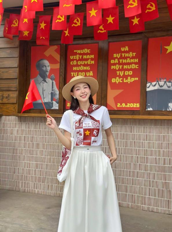 Đi xem diễu binh, diễu hành 2/9 cứ mặc theo tips này: Vừa xinh vừa thoải mái, mưa nắng không lo- Ảnh 4. Đi xem diễu binh, diễu hành 2/9 cứ mặc theo tips này: Vừa xinh vừa thoải mái, mưa nắng không lo- Ảnh 4.
