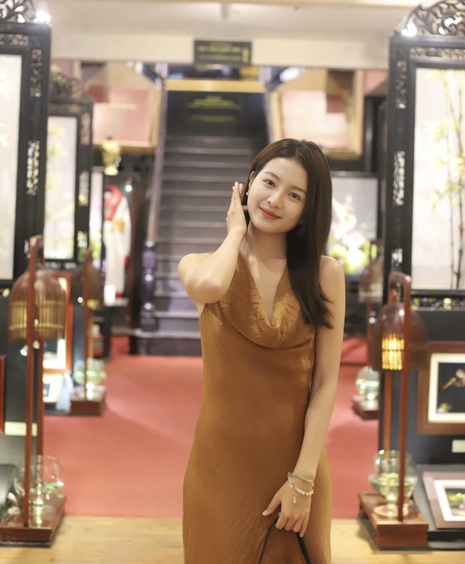 Nữ diễn viên mặc giản dị vẫn nhận lời khen "xinh nhất Việt Nam", còn được so với Lưu Diệc Phi- Ảnh 14.