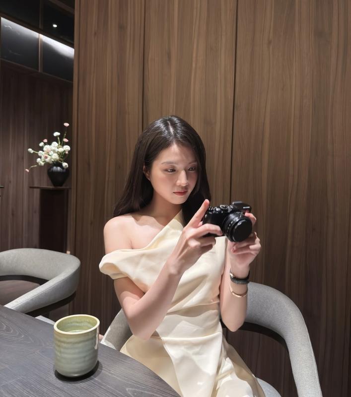 Nữ diễn viên mặc giản dị vẫn nhận lời khen "xinh nhất Việt Nam", còn được so với Lưu Diệc Phi- Ảnh 15.