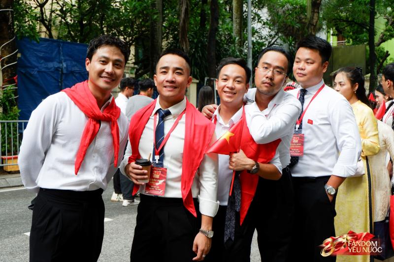 Dàn sao tại buổi sơ duyệt Đại lễ 2/9: Đen Vâu - Hoàng Thùy Linh chung khung hình, Tiểu Vy - Lương Thùy Linh rạng rỡ qua camera thường- Ảnh 14.