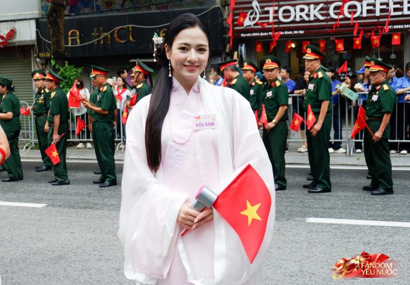 Dàn sao tại buổi sơ duyệt Đại lễ 2/9: Đen Vâu - Hoàng Thùy Linh chung khung hình, Tiểu Vy - Lương Thùy Linh rạng rỡ qua camera thường- Ảnh 13.