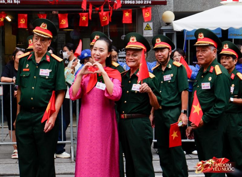 Dàn sao tại buổi sơ duyệt Đại lễ 2/9: Đen Vâu - Hoàng Thùy Linh chung khung hình, Tiểu Vy - Lương Thùy Linh rạng rỡ qua camera thường- Ảnh 12.