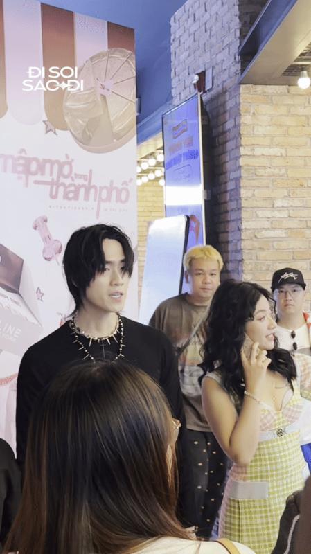 Thảm đỏ hot nhất hôm nay: Diệp Lâm Anh và tình trẻ tránh mặt nhau, 1 cặp diễn viên Vbiz bị tóm "xà nẹo" tình tứ- Ảnh 7.