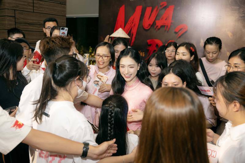 Thảm đỏ hot nhất hôm nay: Hòa Minzy “xinh sang slay” kịch trần, 1 mỹ nam đẹp phát sáng lấn lướt cả dàn sao- Ảnh 4.