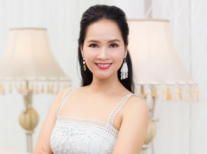 Nữ diễn viên chụp ảnh cùng Cục trưởng Xuân Bắc ở Tổng hợp luyện A80 là ai mà viral khắp MXH?- Ảnh 6.