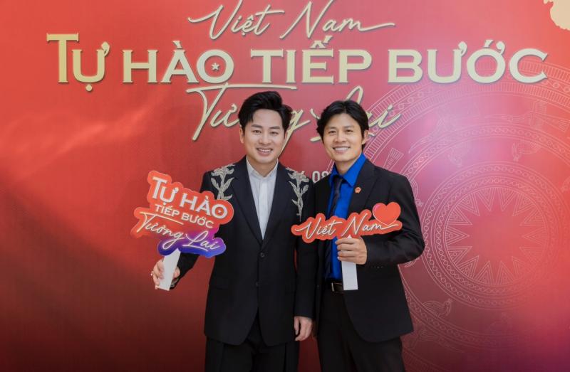 Tùng Dương hội ngộ tình địch 12 năm, ra MV mới ai xem cũng phải thốt lên "tự hào quá Việt Nam ơi"- Ảnh 6.