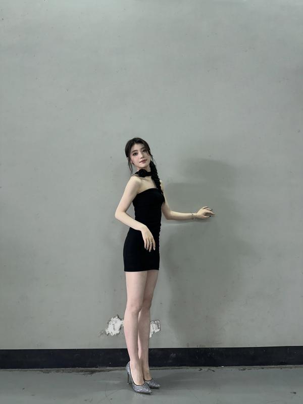 Thiên thần Kpop làm lu mờ Jang Wonyoung: Visual lẫn body đỉnh khỏi bàn nhưng bị gọi là center “giả mạo”- Ảnh 10.