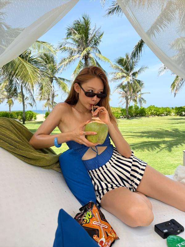 Gái Hàn nô nức khoe dáng check in ở biển Việt Nam, từng khung hình xinh hết nấc!- Ảnh 5.