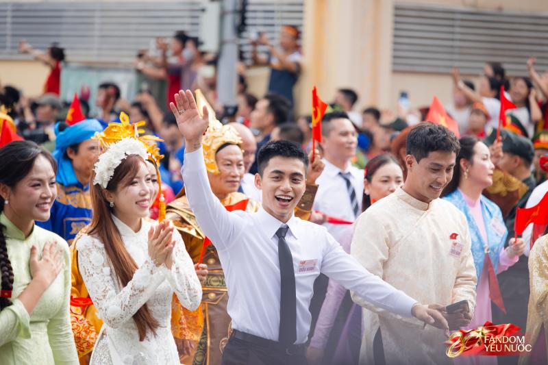 Tổng duyệt Đại lễ 2/9: Hé lộ sân khấu hoành tráng nhất của 80 nghệ sĩ, Mỹ Tâm cất giọng “nổi da gà”- Ảnh 3.