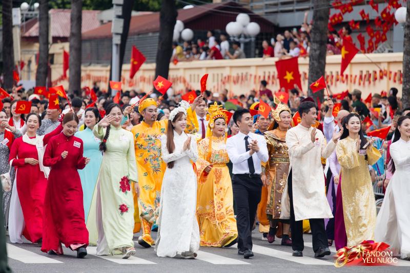 Tổng duyệt Đại lễ 2/9: Hé lộ sân khấu hoành tráng nhất của 80 nghệ sĩ, Mỹ Tâm cất giọng “nổi da gà”- Ảnh 4.