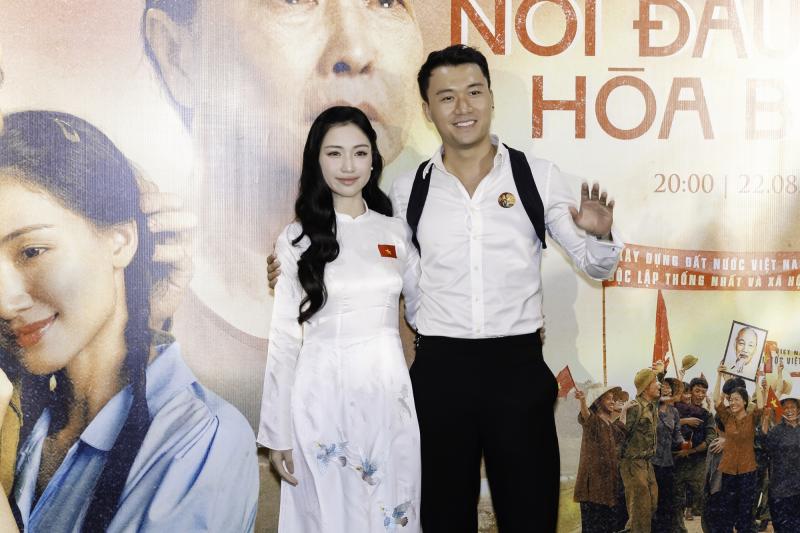 Chi Pu, Tiểu Vy, MONO... chia sẻ mất mát với Hòa Minzy giữa sự kiện, nữ ca sĩ bật khóc trong vòng tay gia đình Hoa Dâm Bụt- Ảnh 31.