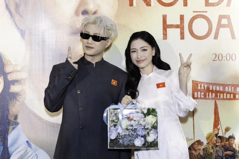 Chi Pu, Tiểu Vy, MONO... chia sẻ mất mát với Hòa Minzy giữa sự kiện, nữ ca sĩ bật khóc trong vòng tay gia đình Hoa Dâm Bụt- Ảnh 17.