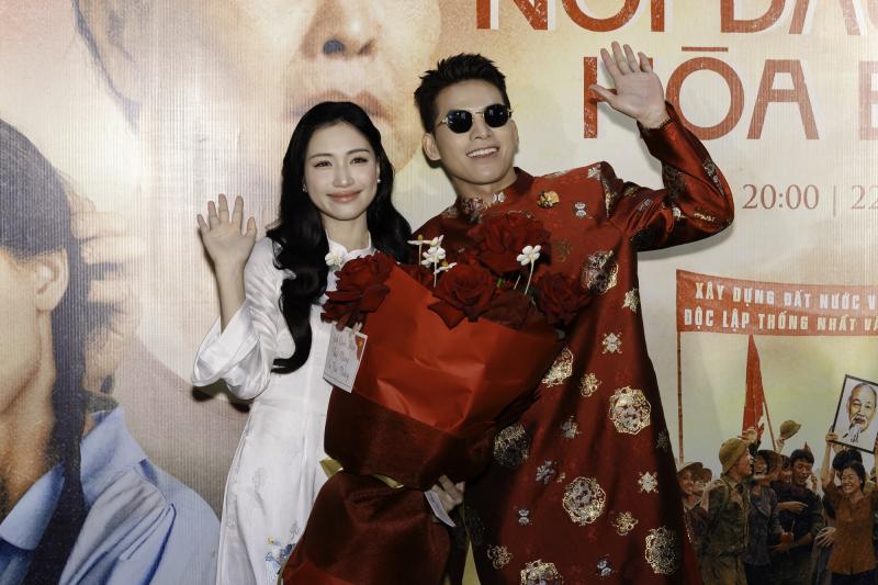 Chi Pu, Tiểu Vy, MONO... chia sẻ mất mát với Hòa Minzy giữa sự kiện, nữ ca sĩ bật khóc trong vòng tay gia đình Hoa Dâm Bụt- Ảnh 16.