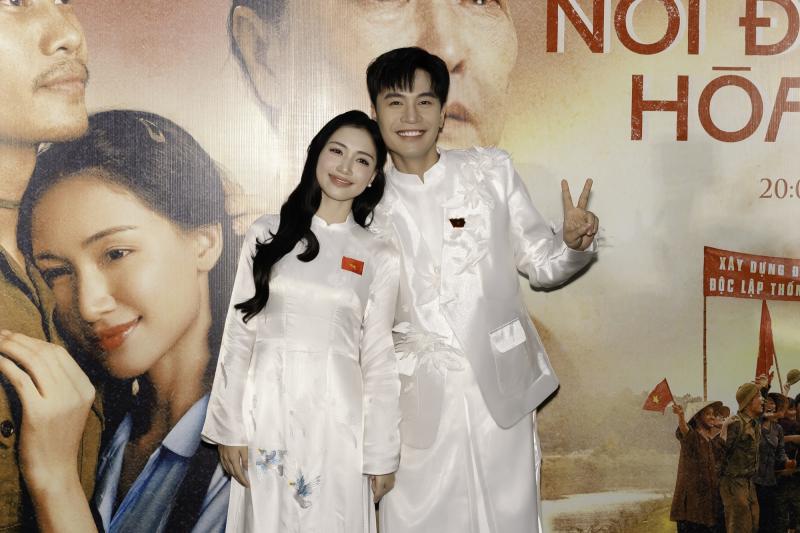 Chi Pu, Tiểu Vy, MONO... chia sẻ mất mát với Hòa Minzy giữa sự kiện, nữ ca sĩ bật khóc trong vòng tay gia đình Hoa Dâm Bụt- Ảnh 28.