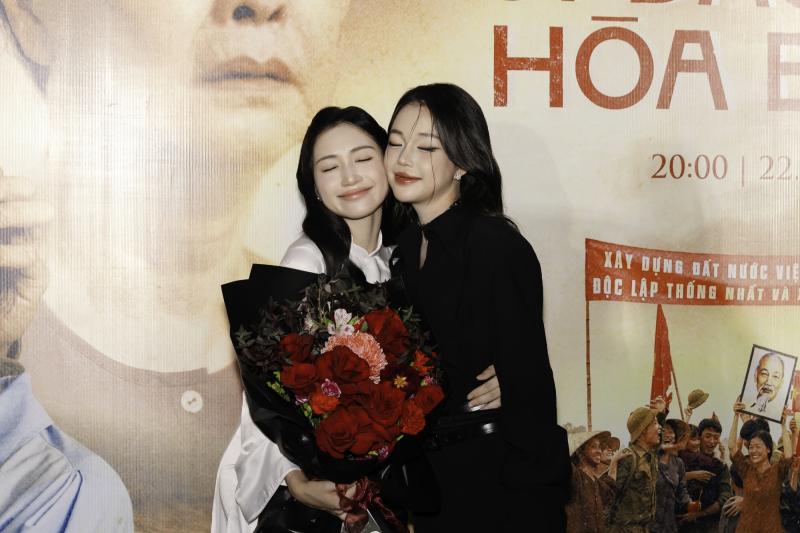 Chi Pu, Tiểu Vy, MONO... chia sẻ mất mát với Hòa Minzy giữa sự kiện, nữ ca sĩ bật khóc trong vòng tay gia đình Hoa Dâm Bụt- Ảnh 27.
