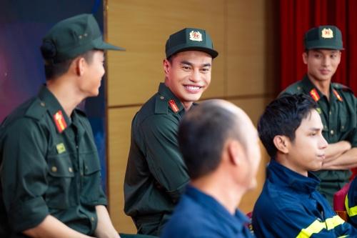 Dàn sao Chiến sĩ Quả Cảm: “Chúng tôi muốn có thêm chương trình Vợ Của Chiến Sĩ Quả Cảm, vì khoảnh khắc dũng cảm nhất là khi họ trở về đối diện với vợ con và gia đình”- Ảnh 16.