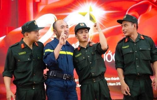 Dàn sao Chiến sĩ Quả Cảm: “Chúng tôi muốn có thêm chương trình Vợ Của Chiến Sĩ Quả Cảm, vì khoảnh khắc dũng cảm nhất là khi họ trở về đối diện với vợ con và gia đình”- Ảnh 18.