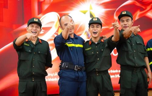 Dàn sao Chiến sĩ Quả Cảm: “Chúng tôi muốn có thêm chương trình Vợ Của Chiến Sĩ Quả Cảm, vì khoảnh khắc dũng cảm nhất là khi họ trở về đối diện với vợ con và gia đình”- Ảnh 19.