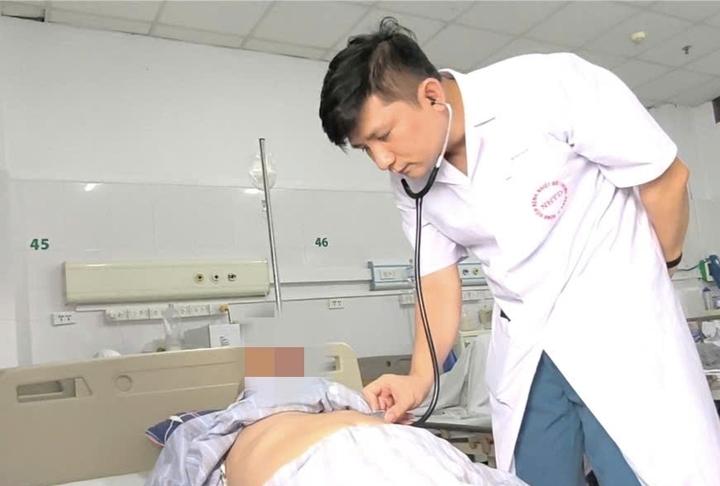 Sốt cao hơn 1 năm, sụt 18kg, ra nước ngoài khám không tìm ra nguyên nhân- Ảnh 1.