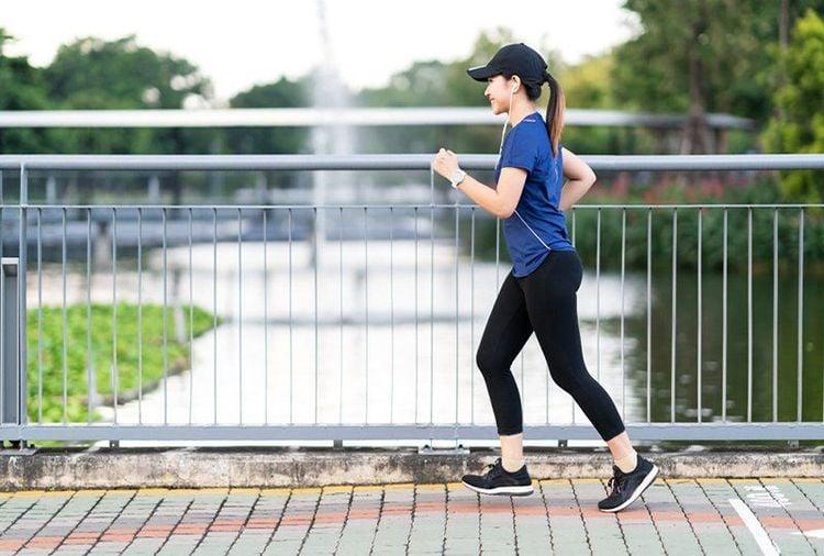 Sau tuổi 45, tôi đã đi bộ kiểu này: Không ngờ mỡ bụng giảm nhanh hơn cả tập gym- Ảnh 2.