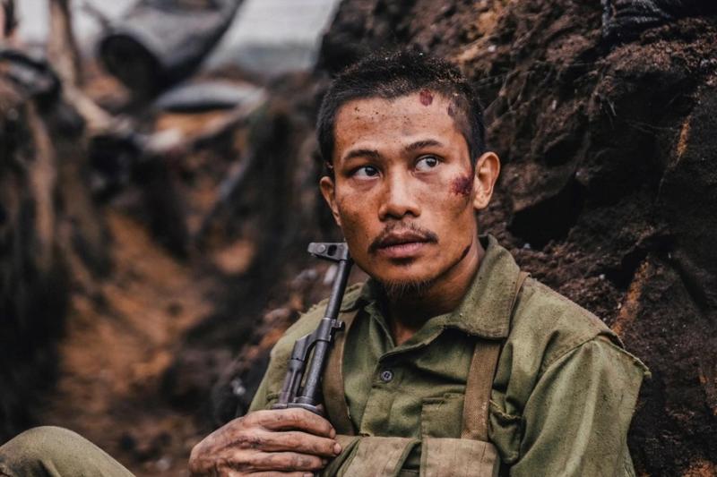 Màn huỷ dung sốc nhất Mưa Đỏ: Ngoài đời là cực phẩm nam thần, lên phim đầu chi chít sẹo nhìn mà choáng- Ảnh 1.