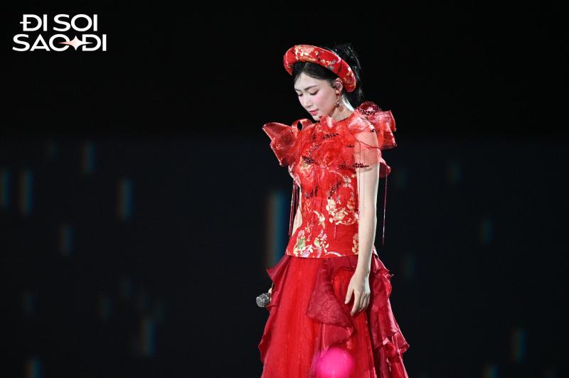 Hoà Minzy gây xúc động tại 8Wonder: 