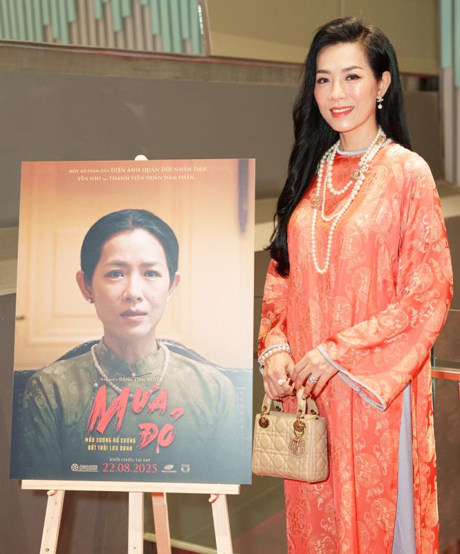 Mỹ nhân bí ẩn nhất Mưa Đỏ: Hoa hậu kín tiếng bậc nhất Vbiz, lên hình 3 phút mà khiến MXH ráo riết truy lùng- Ảnh 1.