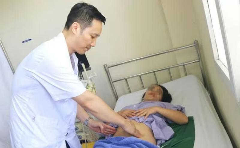 Người phụ nữ đi khám vì đau bụng dữ dội, bác sĩ sốc nặng khi thấy thứ đáng sợ bên trong- Ảnh 1.