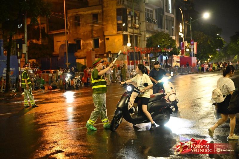 Khối Yêu Nước - chuyên văn nghệ tràn đầy năng lượng, hát hò cả đêm không ngủ vui quá đi!- Ảnh 15.