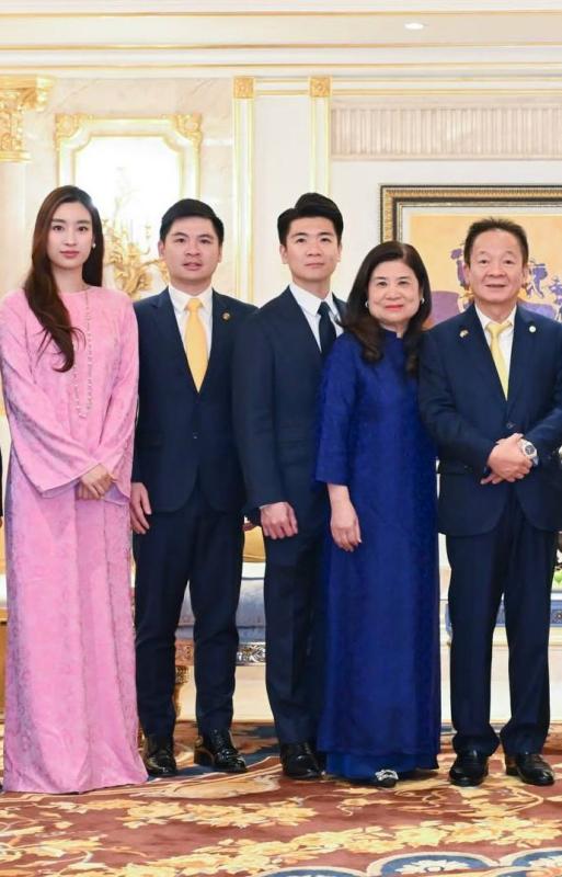 Đỗ Mỹ Linh khoe visual sáng bừng trong khung hình quyền lực nhà bầu Hiển, chuẩn khí chất dâu hào môn- Ảnh 1.