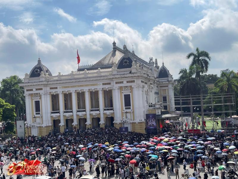 Hàng nghìn người xếp hàng suốt đêm "camp vé" concert quốc gia, đỉnh cao của văn hoá thần tượng quốc nội là đây!- Ảnh 4.