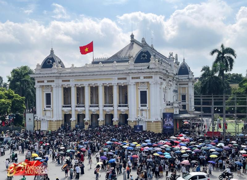 Hàng nghìn người xếp hàng suốt đêm "camp vé" concert quốc gia, đỉnh cao của văn hoá thần tượng quốc nội là đây!- Ảnh 9.