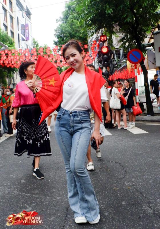 Phố phường Hà Nội rộn ràng tiếng hát ngày sơ duyệt Đại lễ 2/9, cả đoàn người đồng thanh Tiến Quốc Ca chuẩn đẳng cấp concert quốc gia!- Ảnh 4.