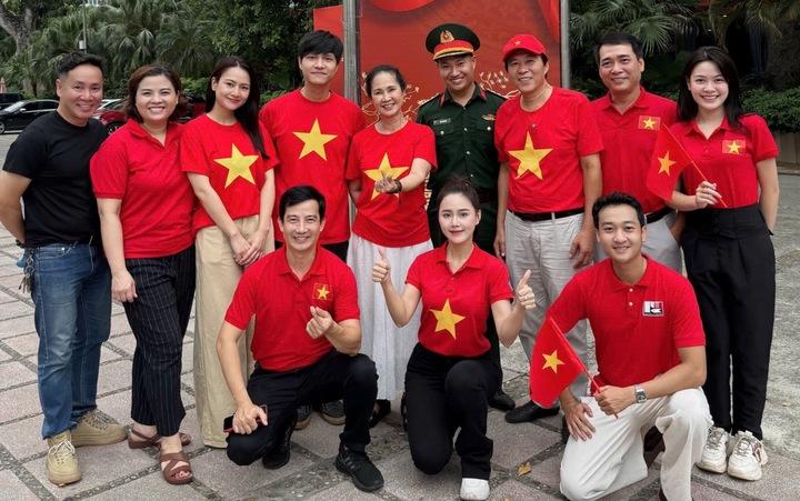 Hôn nhân gần 4 thập kỷ của vợ chồng nghệ sĩ nổi tiếng tham gia diễu hành dịp 2/9- Ảnh 1.
