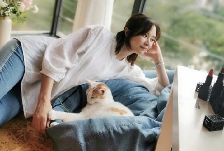 Ni cô đẹp nhất Tiếu Ngạo Giang Hồ bỏ showbiz, 50 tuổi sống kín tiếng một mình- Ảnh 4.