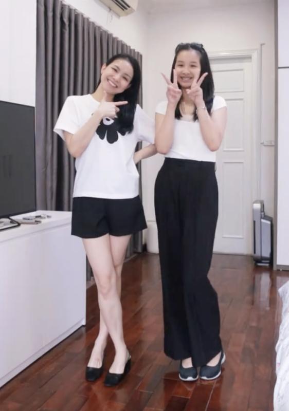 Bé gái Vbiz đeo kính cận nép sau lưng mẹ Hoa hậu nay cao vượt trội, visual cỡ nào mà 99% bình luận trầm trồ?- Ảnh 6.