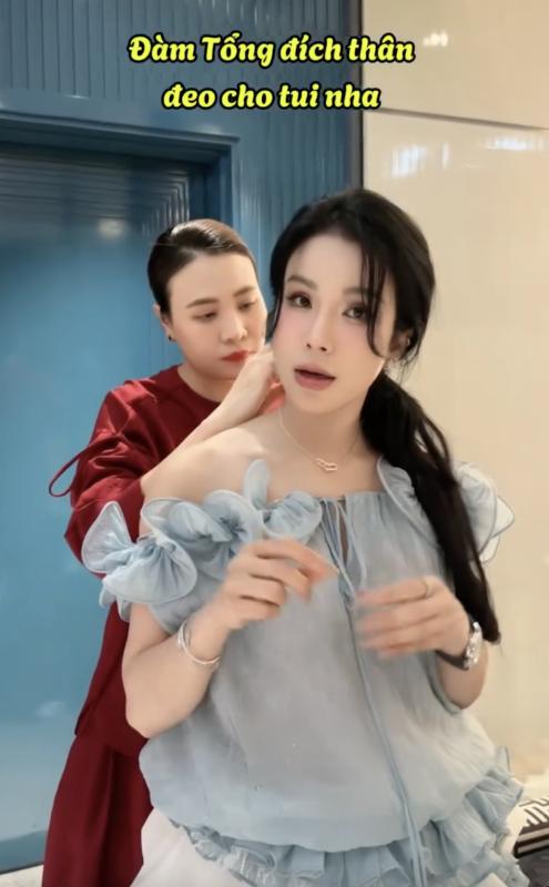 Diệp Lâm Anh có bạn thân phú bà kiểu: Đến ăn sinh nhật con gái Đàm Thu Trang nhưng lãi ngay vòng cổ trăm triệu- Ảnh 6.