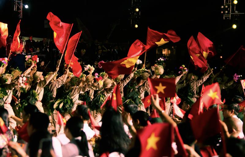 10 năm đăng quang quán quân, Sao mai Thu Hằng tự hào được hát Quốc ca tại ở Quảng trường Cách mạng tháng Tám- Ảnh 2.