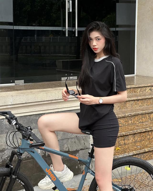 1 Á hậu tái hiện bộ váy táo bạo của Hoa hậu Thanh Thuỷ, nhan sắc có đủ 