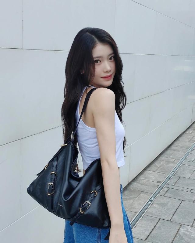 Thiên thần Kpop làm lu mờ Jang Wonyoung: Visual lẫn body đỉnh khỏi bàn nhưng bị gọi là center “giả mạo”- Ảnh 6.