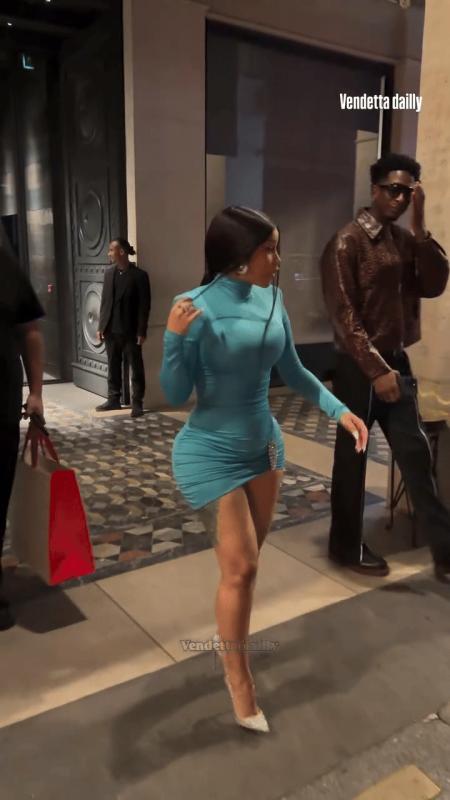 Cardi B xuất hiện với vòng 3 không hiểu nổi, dáng đi thấy đau dùm- Ảnh 5.