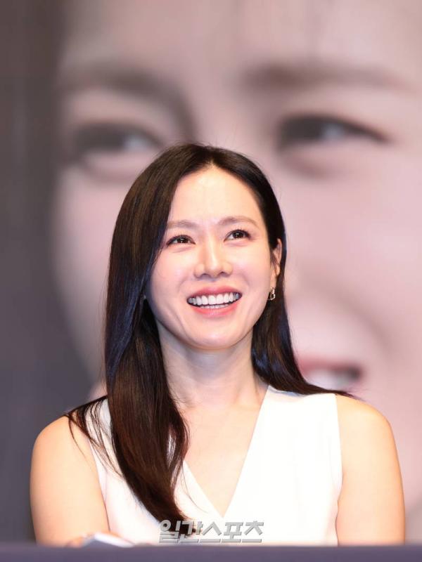 Son Ye Jin chống nhăn nhờ hay động tay vào 1 vùng trên mặt- Ảnh 1.