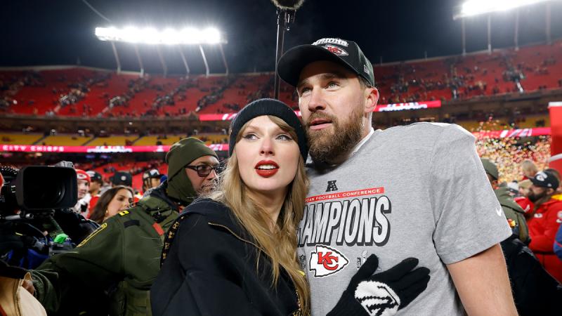 Đu concert lấy được idol: Từ tín vật tình yêu 0 đồng, Travis Kelce cầu hôn Taylor Swift bằng chiếc nhẫn kim cương 14 tỷ- Ảnh 4.