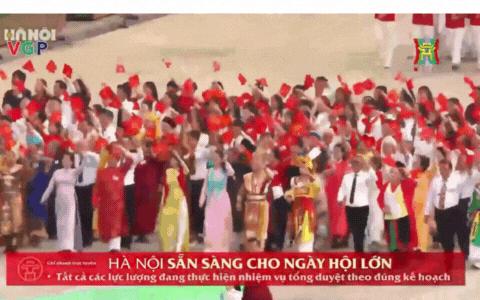 Trọn vẹn khoảnh khắc Khối nghệ sĩ tổng duyệt diễu hành: Chưa bao giờ nghệ sĩ Việt lại đẹp đến thế!- Ảnh 1.
