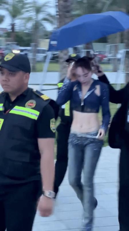 Chấn động Tóc Tiên: Vừa ăn 19 món nhưng bụng vẫn nguyên cơ số 11 đẹp điên đảo- Ảnh 1.