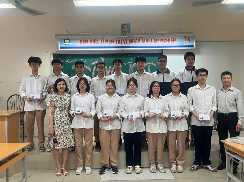 Thủ khoa đạt điểm tuyệt đối 30/30 không dùng điện thoại và MXH- Ảnh 3.